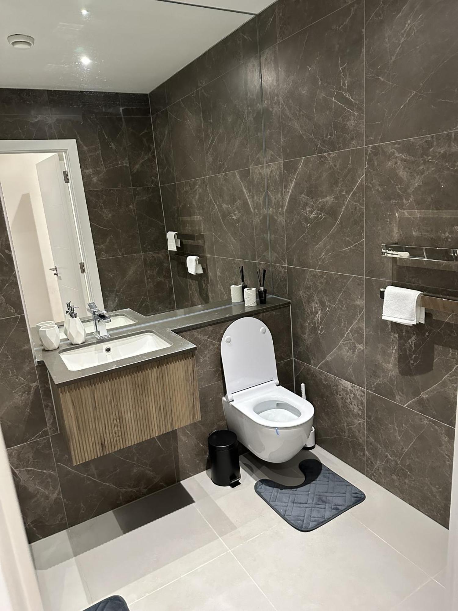לונדון Richardson Deluxe Apartments מראה חיצוני תמונה